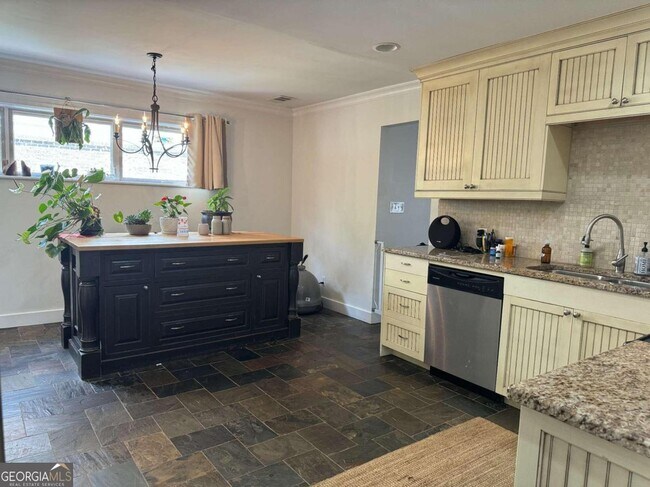 Foto del edificio - 4229 Weaver St SE