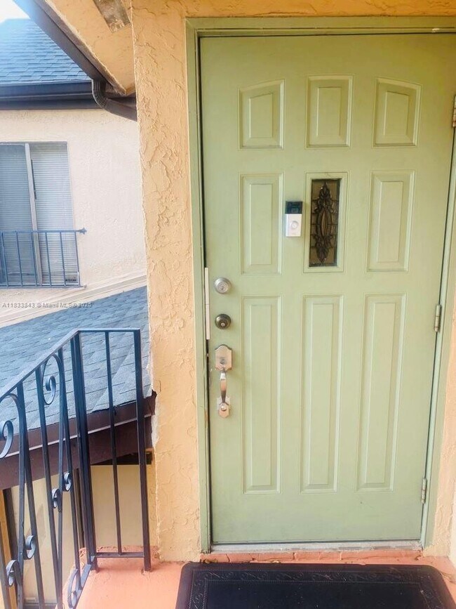 Foto del edificio - 8211 NW 191st St