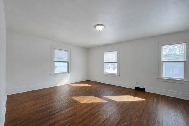 Foto del edificio - 704 W 1st St