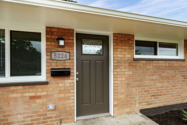 Foto del edificio - 5224 Mystic Dr