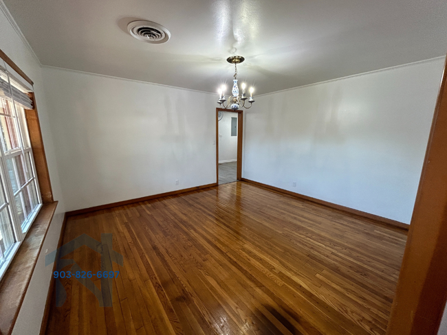 Foto del edificio - 2808 W Main St