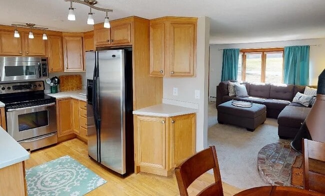 Building Photo - Prime Derry Location: Classic 3Bed, 3Bath Home