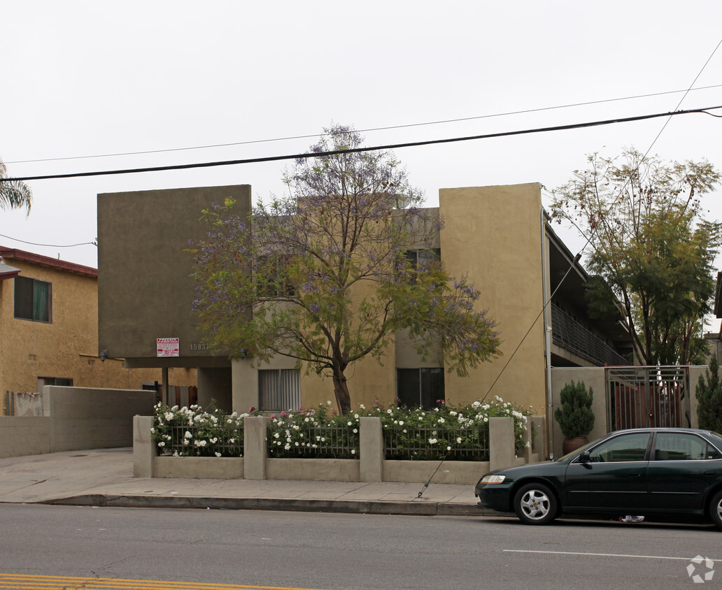 Foto del edificio - 15837 Saticoy St