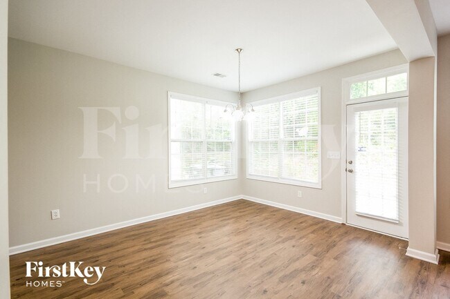 Foto del edificio - 5779 Chatham Cir NW