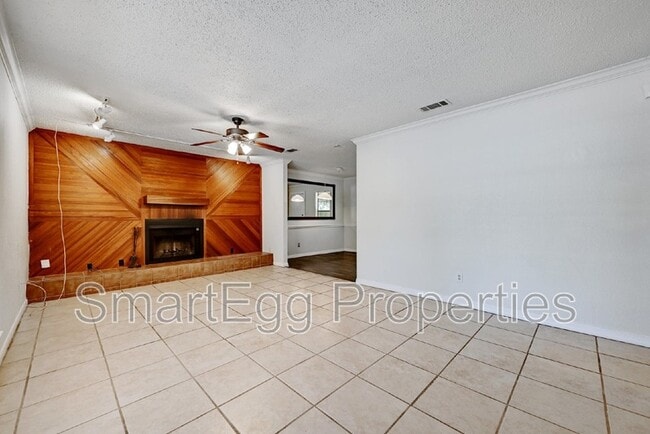 Building Photo - 1612 Broadmoor Dr