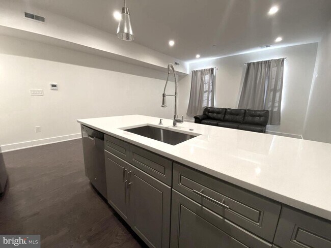 Foto del edificio - 1419 N 7th St