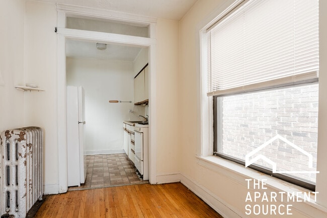 Foto del edificio - 512 W Cornelia Ave