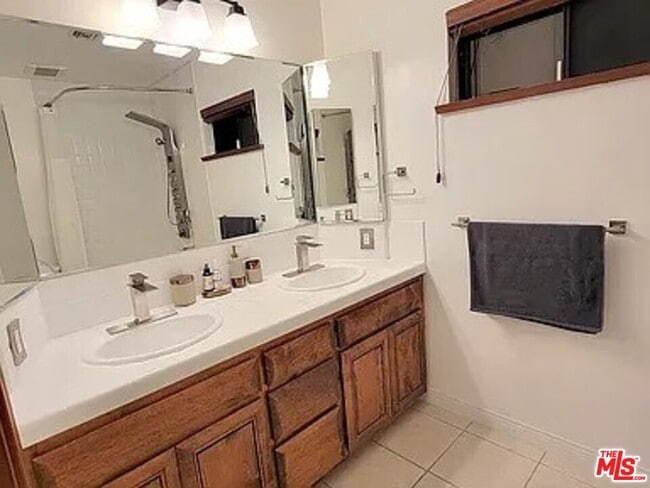 Building Photo - 16913 Bassett St