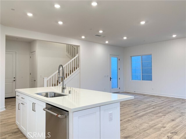 Building Photo - 394 Baluster