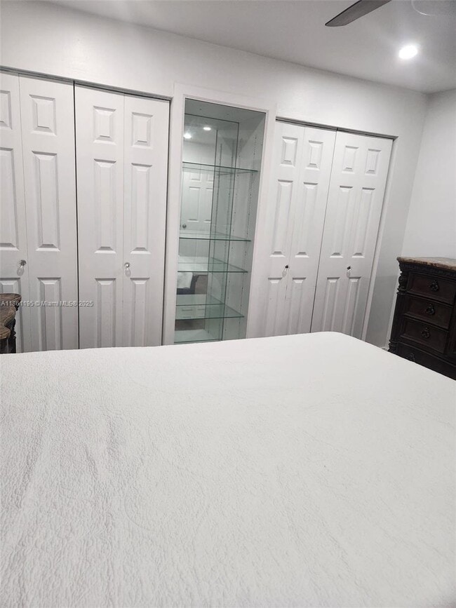 Foto del edificio - 290 NW 92nd Ave