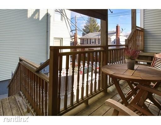 Building Photo - 2 br, 1 bath  - 285 Bunker Hill St