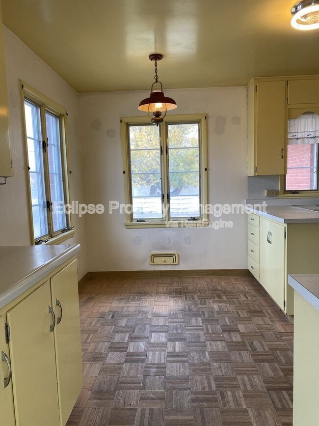 Building Photo - 102 Poncha Ave