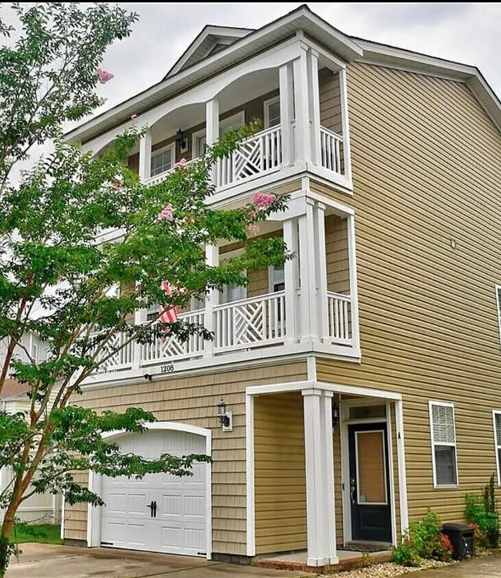 Primary Photo - 1208 Mediterranean Ave