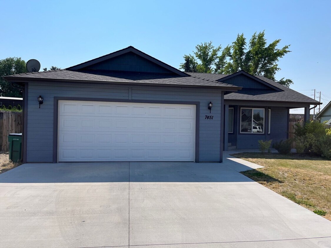Primary Photo - 3 Bedroom 2 Bathroom Home in the South Sub...