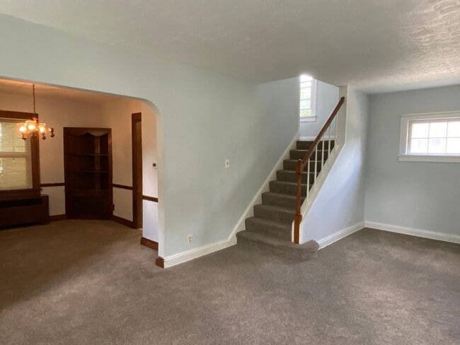 Building Photo - Charming Single-Family Home for Rent in Bedford — Quiet Street, Great Location!