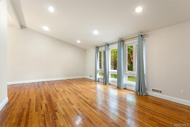 Foto del edificio - 4 Kingwood Rd