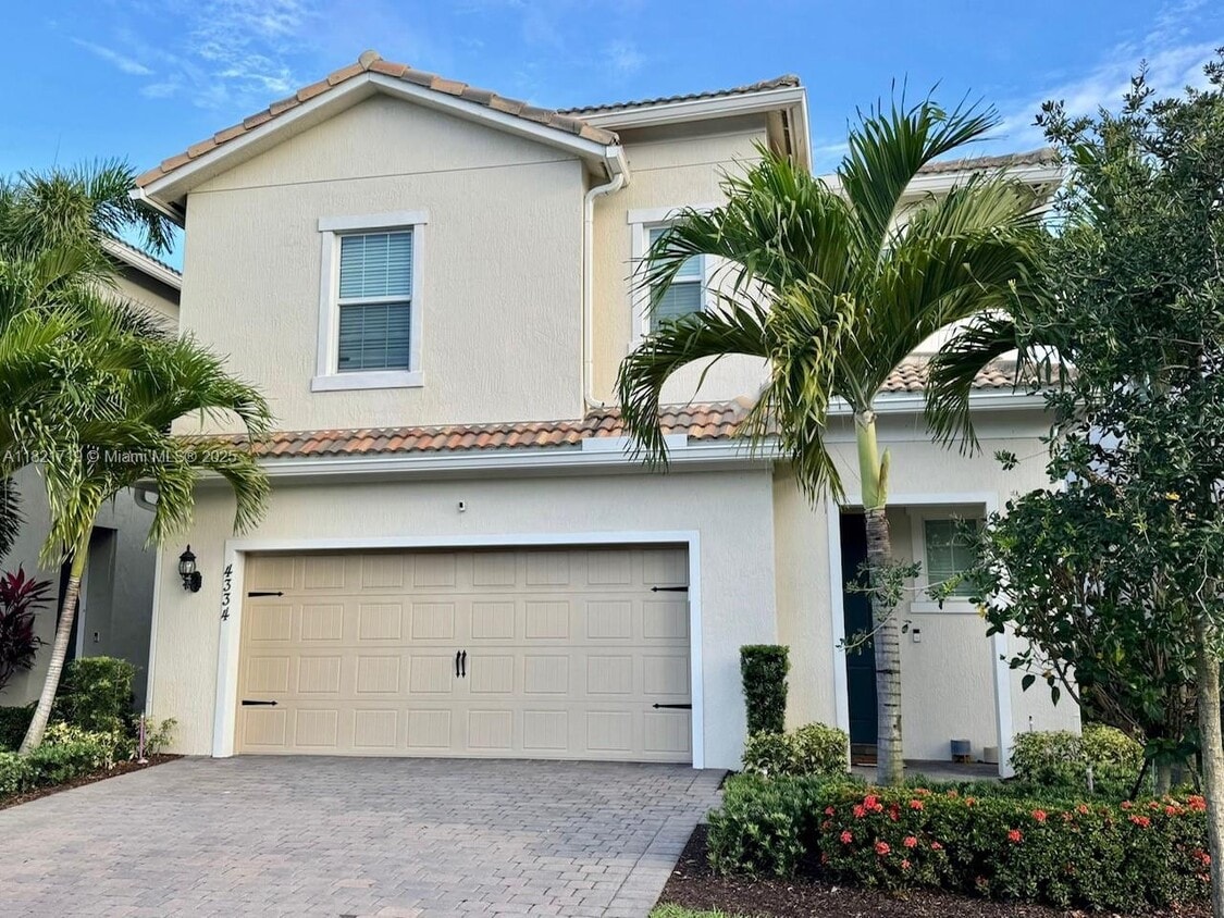 Primary Photo - 4334 Ficus St
