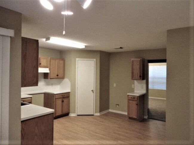 Building Photo - 15306 Romford Ln