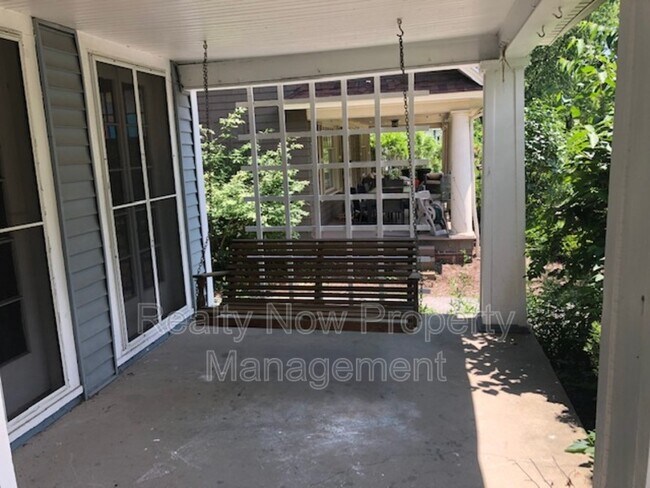 Building Photo - 3025 Somerton Rd