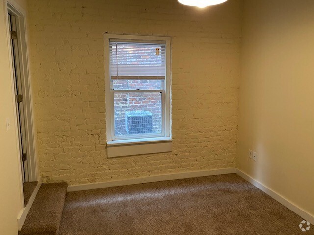 Building Photo - 1114 W Cary St