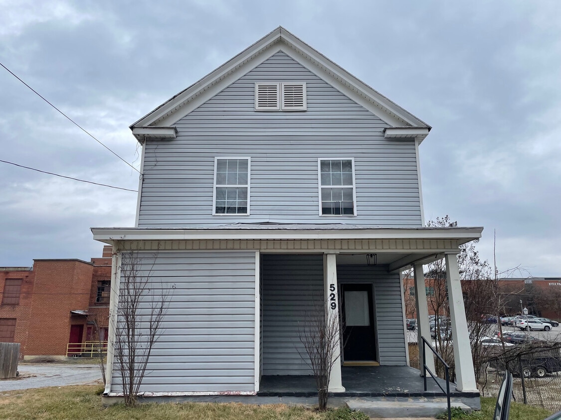 529 Marshall Ave SW, Roanoke, VA 24016 House Rental in Roanoke, VA