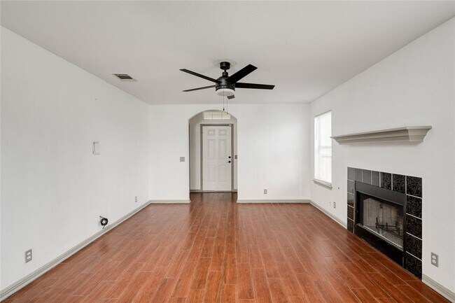 Building Photo - 348 Spillway Dr