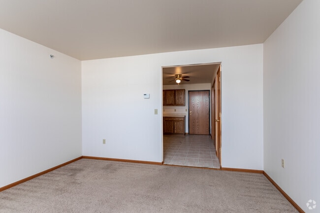 1BR, 1BA - Colonial Manor Apartments