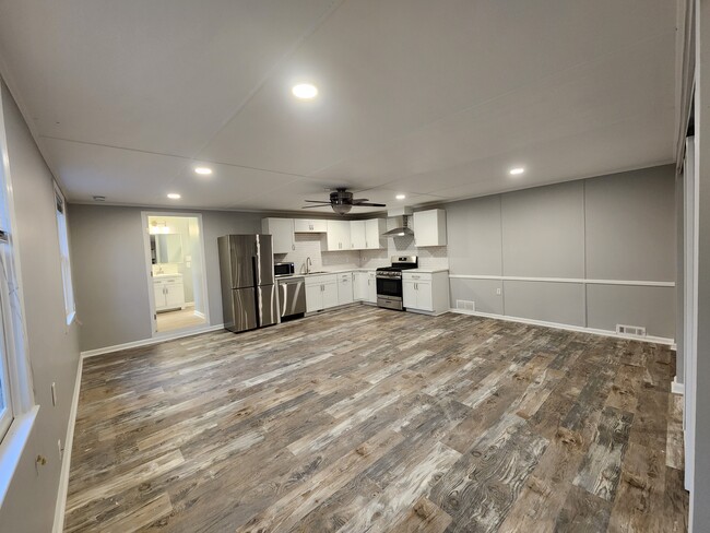 Building Photo - 2942 Pangborn Rd