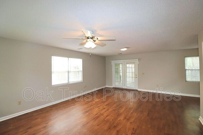 Building Photo - 733 Fort Johnson Rd