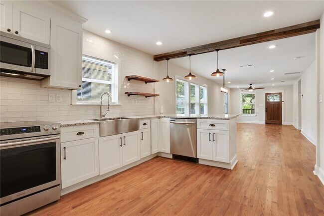 Foto del edificio - 1060 Regent St SW