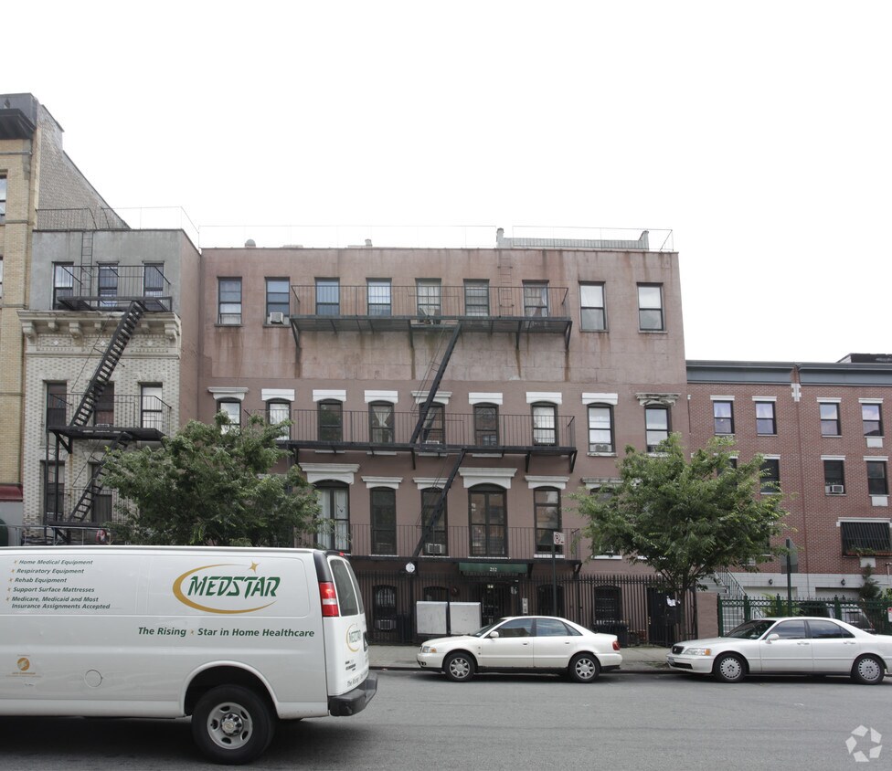 Building - 250-254 E 112th St