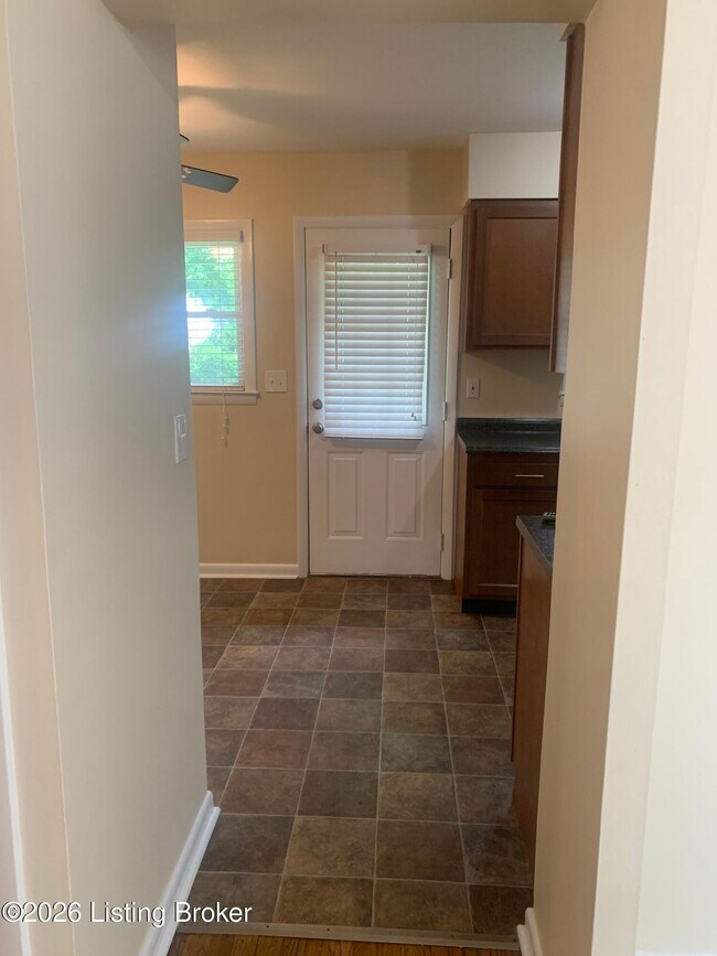 Foto del edificio - 2611 Gardiner Ln
