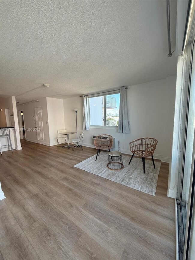 Building Photo - 1255 Collins Ave