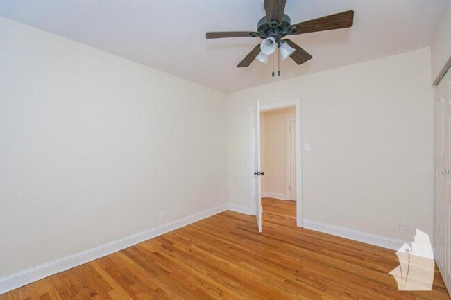 Building Photo - 1 bedroom in Chicago IL 60640