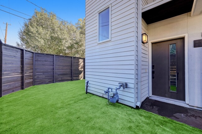 Building Photo - 1401 Fairview St