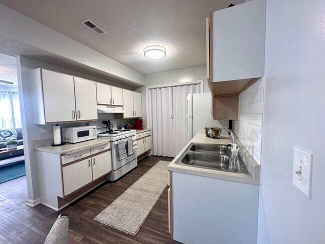 2 habitaciones, 2 baños - Veterans Park - Veterans Park