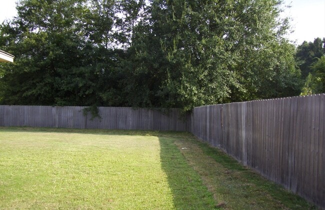 Foto del edificio - 109 Newport Dr