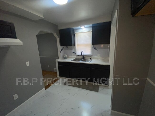 Foto del edificio - 7619 Fielding St