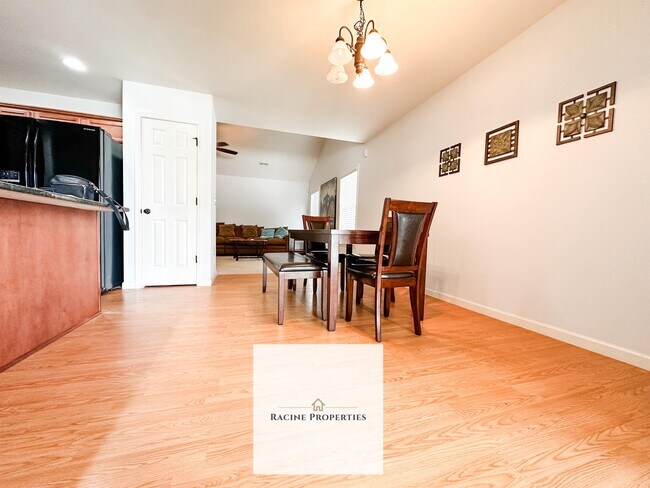 Building Photo - 32 Maravista Ave