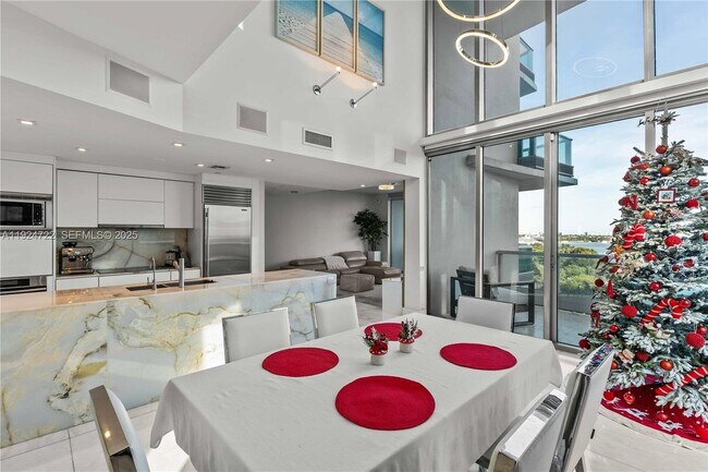 Building Photo - 900 Biscayne Blvd