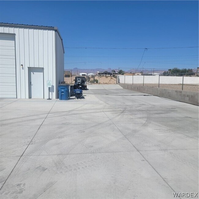 Building Photo - 1452 Luna Ln