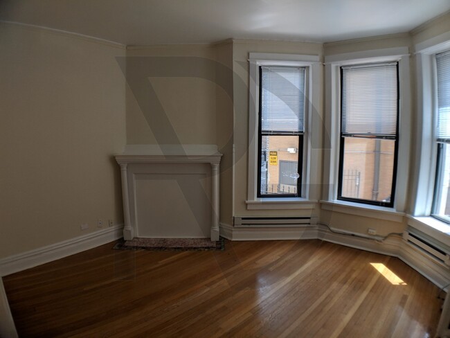 Building Photo - 428 W Belden Ave