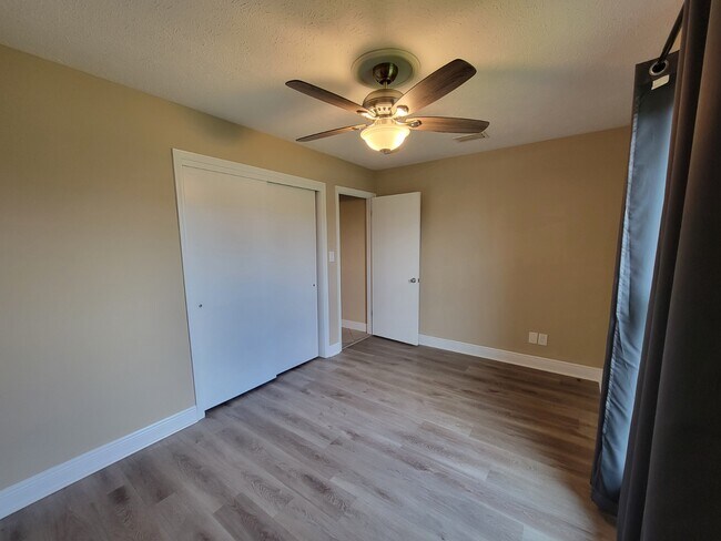 Foto del edificio - 3136 Lawton Ct