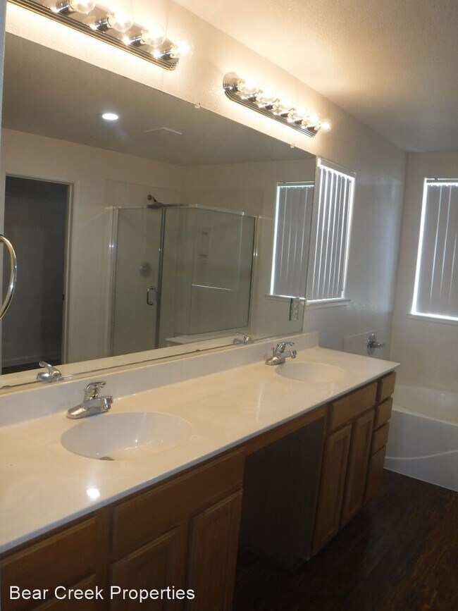 Foto del edificio - 3 br, 2.5 bath House - 256 Mono Lake Ave