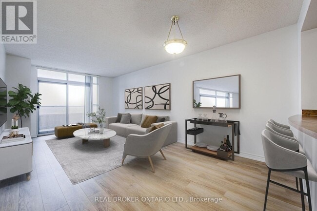 Building Photo - 35-1535 Kingsbridge Garden Cir
