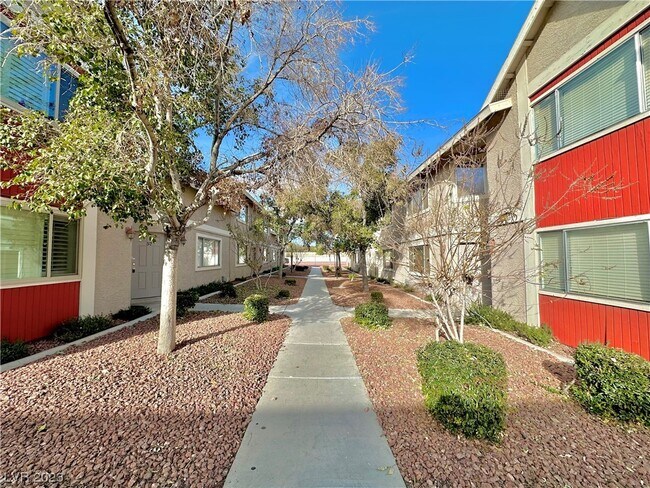 Building Photo - 100 S Crestline Dr