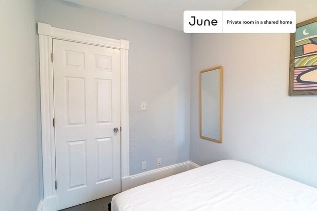 Foto del edificio - Room in Shared 3 bed/1 bath home