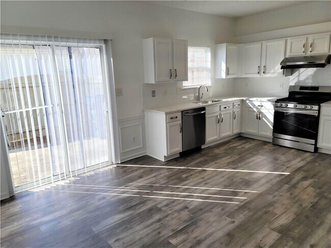 Building Photo - 2244 Grovemont Dr