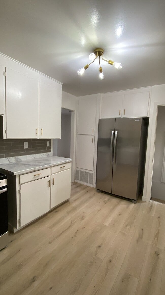 Building Photo - 2017 Lark Dr