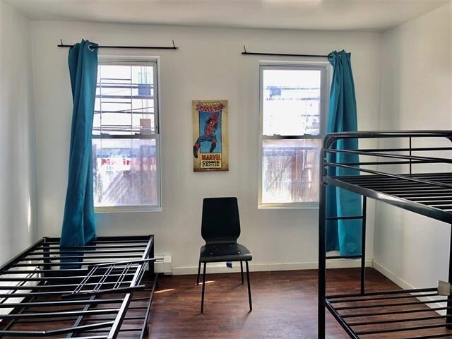Foto principal - 435 Monmouth St